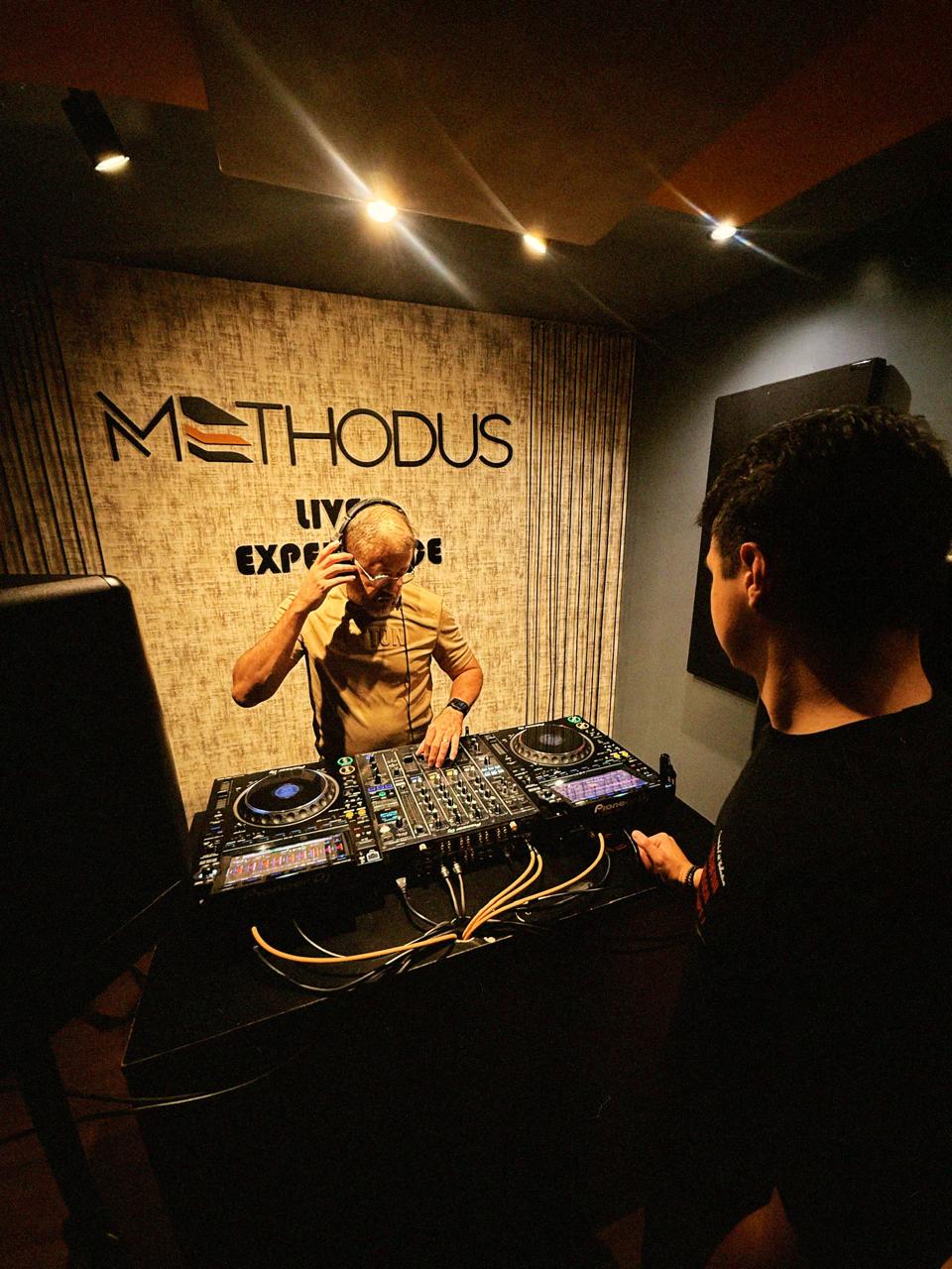 ROHBO no studio Methodus